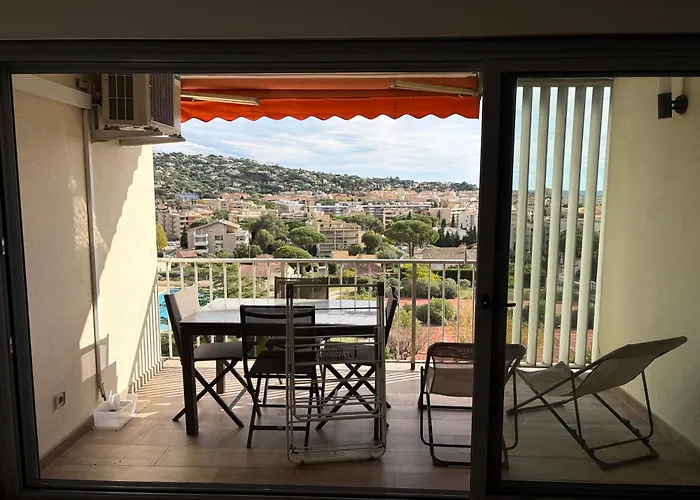 Joel * Sainte-Maxime